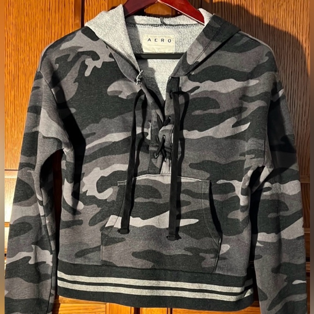 Aeropostale Aero Camo Lace-Up Fleece Pullover Cropped Hoodie Edgy Cozy Y2K Fall
